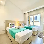Club 1 With Pool By Homing Holiday home