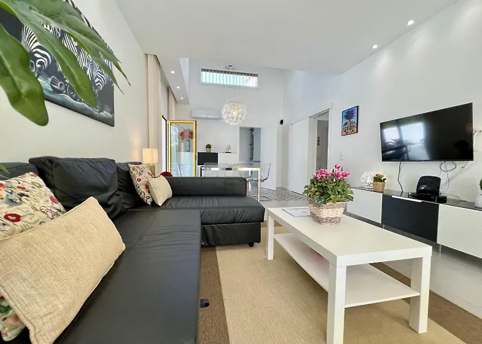 Club 1 With Pool By Homing 维拉摩拉