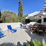 Club 1 With Pool By Homing Dom wakacyjny