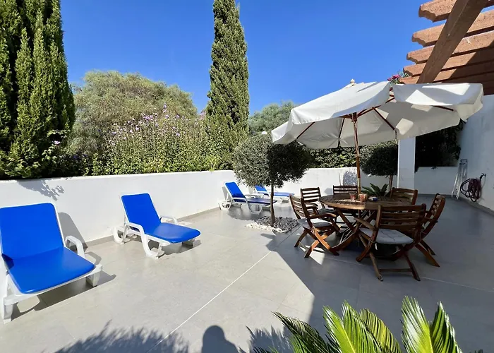 Club 1 With Pool By Homing Сasa de vacaciones