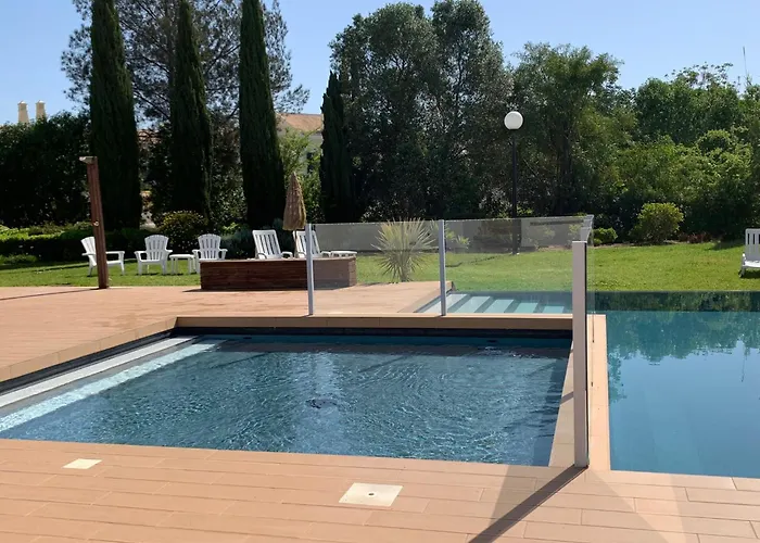 Club 1 With Pool By Homing Сasa de vacaciones